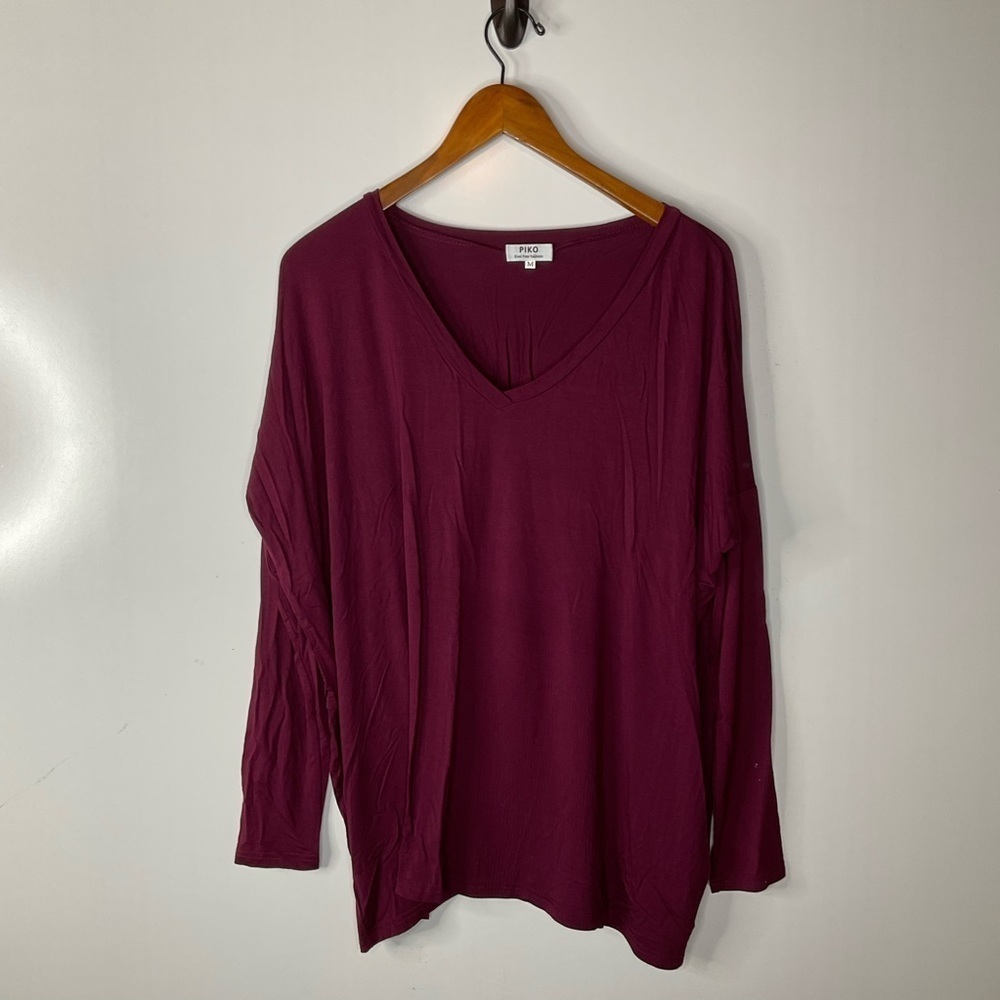 PIKO Slouchy V-Neck Maroon Shirt Size Medium
